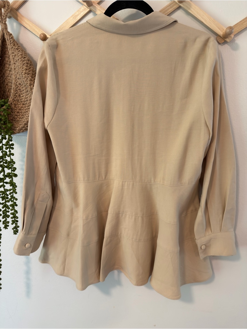 Tuckernuck Pomander Place Tan Ashlan Peplum Blouse M - Picture 6 of 7